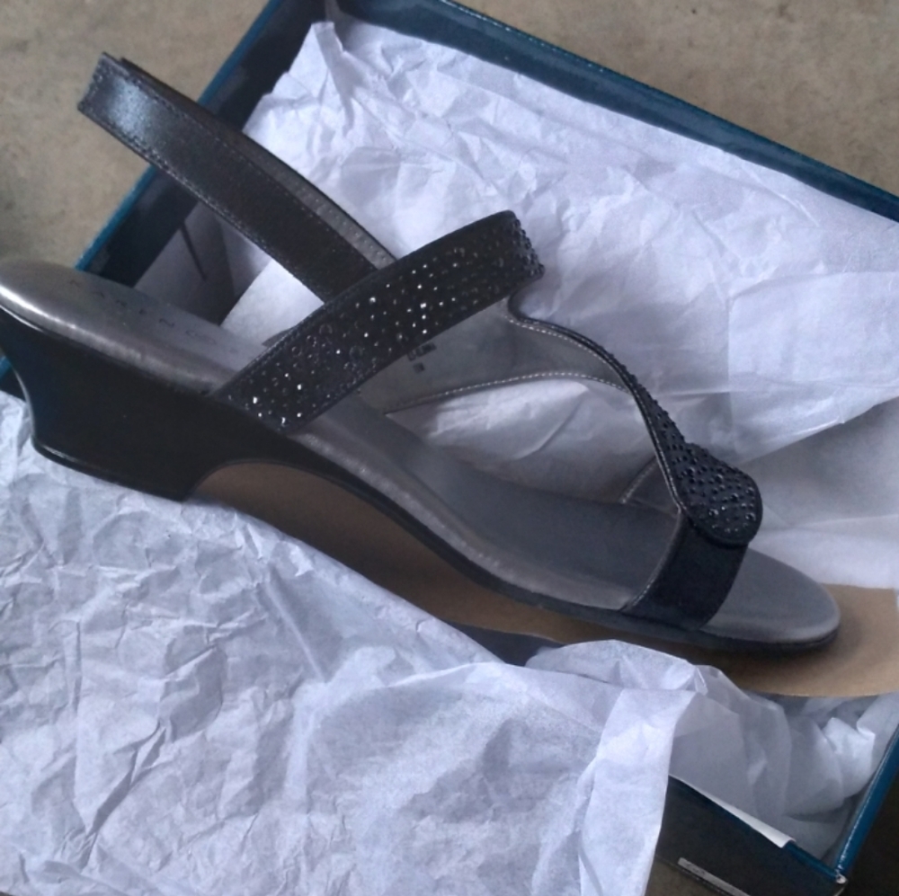 Kendra Scott Sandles